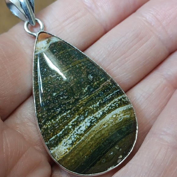 Elegant Stone Teardrop Pendant - Picture 5 of 5